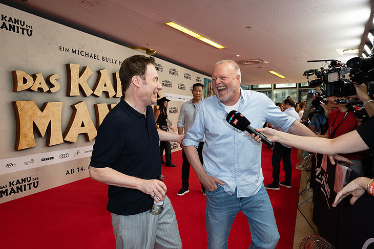 Michael Bully Herbig und Stefan Raab bei der Premiere von "Das Kanu des Manitu" @Foto: getty images/Andreas Rentz für Constantin Film 